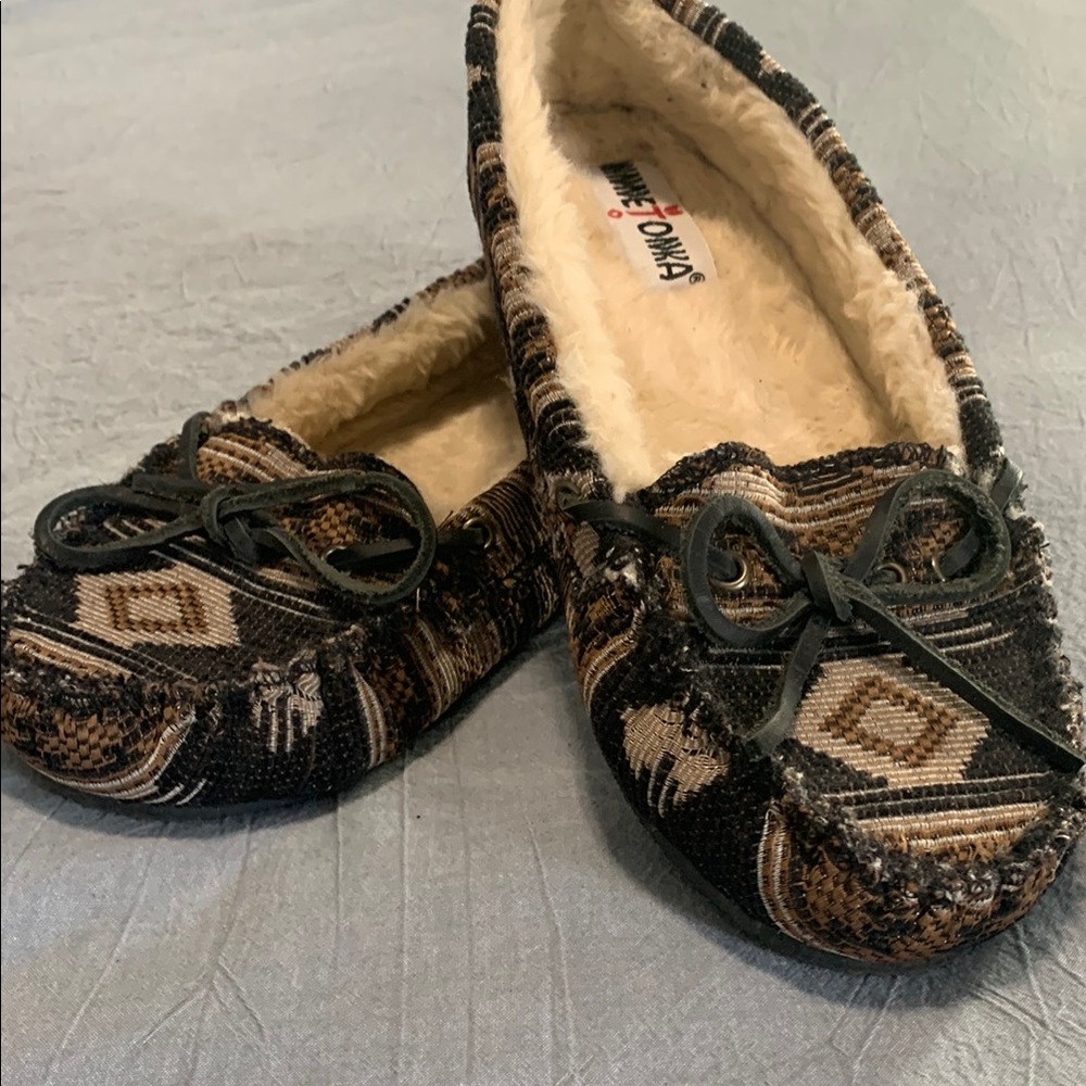 Minnetonka Black and Brown Moccasins with Intricate Pattern and Soft Lining